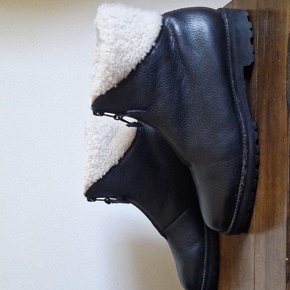 Cole Haan Black Leather Shearling Lined Winter Ankle Boots Zip Front Sz 8.5B - Picture 3 of 17